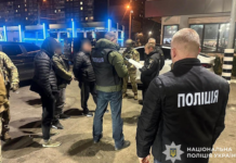 Вимагали неіснуючий борг у місцевого підприємця: у Дніпрі затримали групу рекетирів