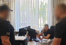 Вилучили з державних баз дані понад 500 ухилянтів: у Дніпрі викрили двох експоліцейських-хабарників