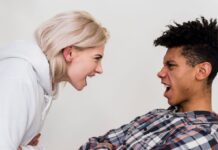 Українці “вибухають” від втоми: психолог розповіла, як безпечно випускати пар під час війни