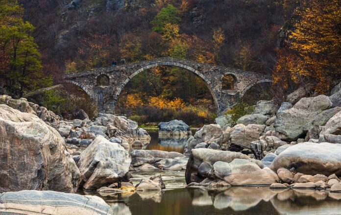 2_gettyimages_1226361641_68423e403cd46378f706eb67dd963565_1300x820