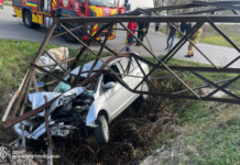 У Дніпровському районі рятувальники деблокували чоловіка з понівеченого авто