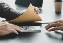 Дніпропетровщина – серед п’яти найкорумпованіших регіонів України: подробиці