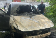 Залучила неповнолітнього сина до підпалів авто: у Дніпрі засудили зловмисницю