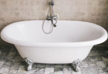 Чавунна чи акрилова? Яка ванна краща для квартири: плюси і мінуси