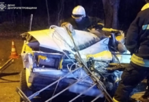 У Дніпрі зіткнулися маршрутне таксі та легковик: є загиблий та постраждалі