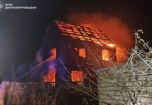 У Дніпровському районі горів двоповерховий будинок