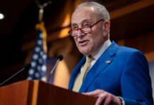 Демократи в США погрожують своєму лідеру відставкою через голосування щодо шатдауну