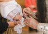 Немовлям чи у свідомому віці? ПЦУ пояснила батькам, коли слід хрестити дитину