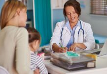 Безкоштовно дітям і майбутнім батькам: які медпослуги гарантує українцям держава