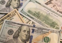 Долар дешевшає, євро йде вгору: який курс в обмінниках