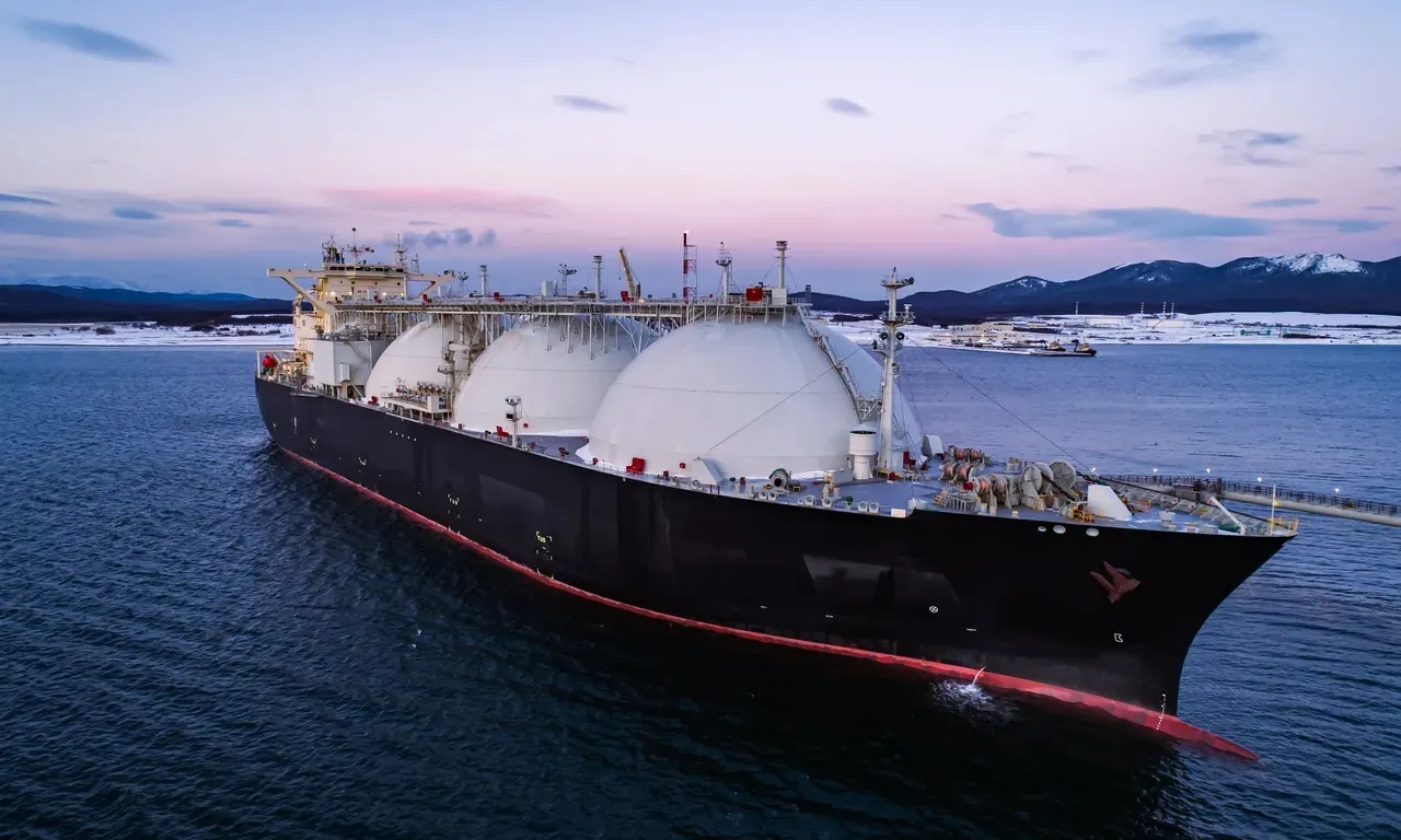 Енергетична співпраця: Польща планує постачати американський газ Україні та Словаччині