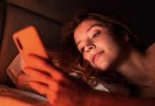 “Мій справжній друг ШІ”. Чи може він замінити реальні стосунки та чим загрожує таке спілкування