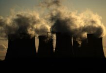 Штучний дощ проти смогу: в Індії проводять небезпечні експерименти з хмарами