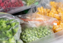 Можуть нашкодити здоров’ю: які популярні продукти не слід заморожувати повторно