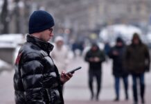 Інформаційна ізоляція на ТОТ: РФ конфіскує супутникові антени і блокує зв’язок без паспорта