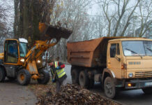 Міський голова Камʼянського перевірив хід робіт з прибирання та впорядкування територій