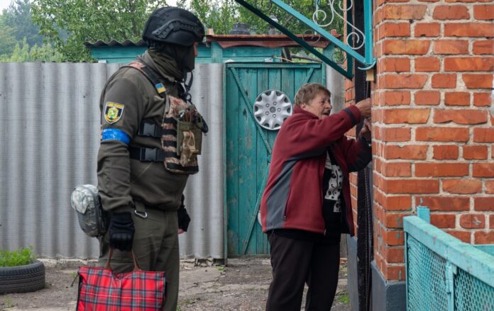 __politsiya_evakuatsiya___vovchansk__vesna_travn_2024_r_gettyimages_2152144669_f4ef77dac67a3f2b82068175e0701614_1300x820