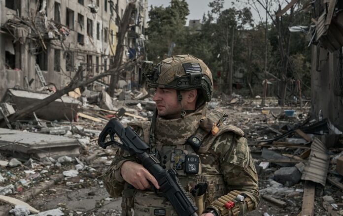 _politsiya_evakuatsiya_mirnih_zhiteliv_bili_angeli__lito_2025_pokrovsk_donetska_oblast_gettyimages_2220224485_05e43ce762d7e029ac3242ec73afcd20_1300x820