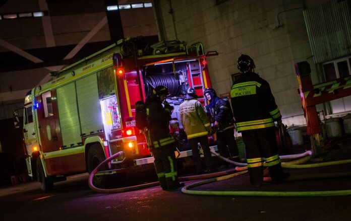 _pozhezhniki_mchs_rosiya_pozhezha_gettyimages_640124464_f382f9e11eefdefb699b66ecb0dae063_1300x820