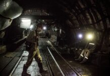 Майже 2600 гірників під землею. РФ знеструмила шахти на Дніпропетровщині