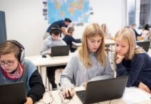 Уряд виділив мільйони на дітей. Хто зможе оздоровитись і отримати одноразову виплату