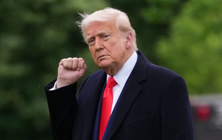 Літак Трампа пролетів над стадіоном у Меріленді: американці освистали президента