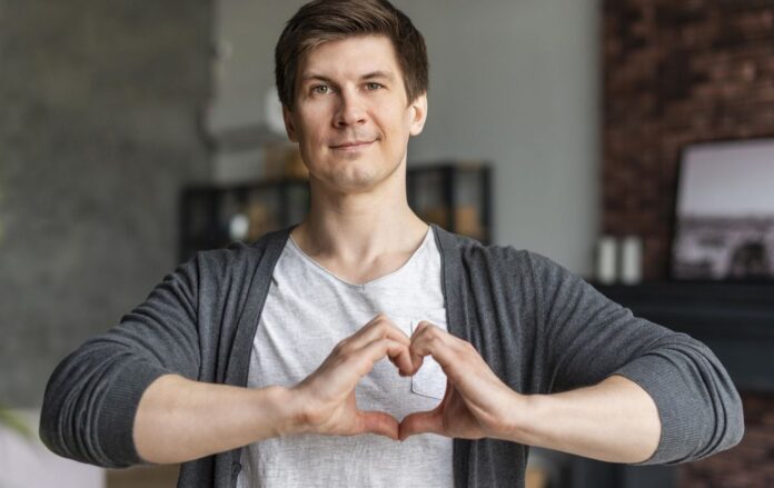 vid_speredi_koncepcii_azyka_zestov_1c593daaccb7f42a103690c4408dfe99_1300x820