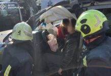 У Запоріжжі внаслідок ДТП водійку затисло в понівеченій автівці