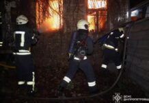У Дніпрі на пожежі врятовано чоловіка