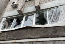 У Запоріжжі ракета РФ пошкодила будівлю “Суспільного”: вибиті вікна та пошкоджені стіни