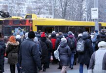 У Києві через масовану атаку частково перекрито рух: який транспорт курсує із затримками