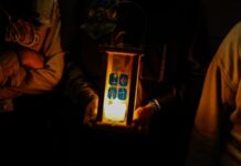 До Києва доправили Вифлеємський вогонь миру