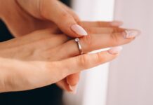 Каблучка стала великою? Чи справді змінюється розмір пальця при втраті ваги