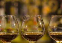 Прощавай, “коньяк”: Україна з 1 січня 2026 року має змінити назви низки алкогольних напоїв