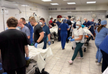 У Дніпрі рятують постраждалих від ракетного удару: четверо загиблих, десятки поранених