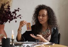 Таро-гороскоп на 9 грудня: гарні новини знайдуть ці знаки Зодіаку саме у вівторок