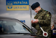 НБУ зафіксував значний відтік населення: українці масово покидають країну