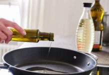 Олія чи смалець: на чому насправді безпечніше смажити