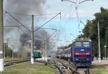 «Укрзалізниця»: низка поїздів затримується через російський обстріл Дніпропетровщини