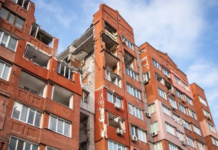 Існує ризик обвалу: як у Дніпрі відновлюють будинок на Виконкомівський після атаки рф