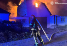 м. Дніпро: вогнеборці ліквідували пожежу на території приватного домоволодіння