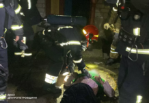 Криворізький район: надзвичайники врятували 85-річну жінку з палаючої оселі