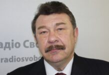 Колишній міністр і ексрегіонал Кузьмук вручив військовим Сил ТрО відомчі відзнаки