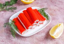 Хрусткі чіпси з крабових паличок за 3 хв: чудово замінюють магазинні