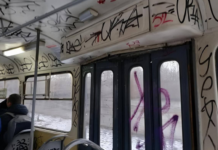 У Кривому Розі підлітки обмалювали вагон трамвая: що їм загрожує