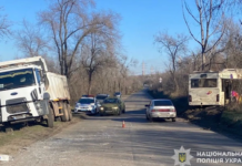 У Кривому Розі зіткнулися вантажівка та автобус з пасажирами: постраждали четверо людей