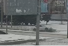 У Дніпрі на Набережній Заводській автомобіль BMW врізався в огорожу