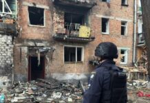 У Чернігові блія будинку, в який ударив «Шахед», розгорнули «пункт незламності» – влада