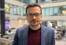 Росія: звільненого торік під час обміну із Заходом опозиціонера Яшина засудили до року і 10 місяців колонії