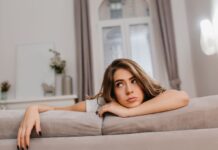 Ви не інтроверт та егоїст: названі помилки, через які вас переслідує самотність